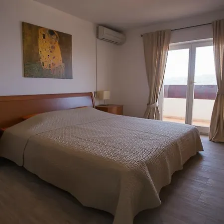بيت للعطل House Victoria Lovište