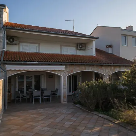 House Victoria Lovište