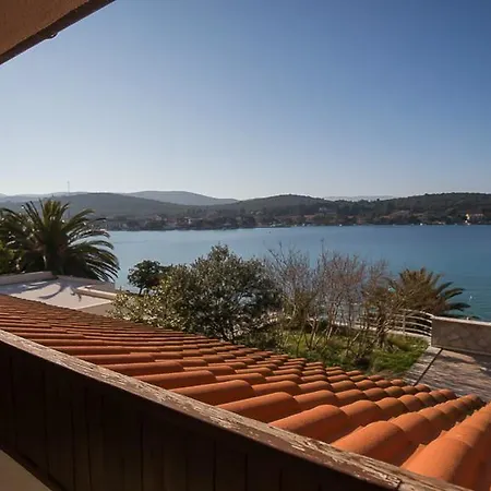 بيت للعطل House Victoria Lovište