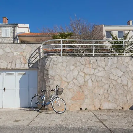 بيت للعطل House Victoria Lovište
